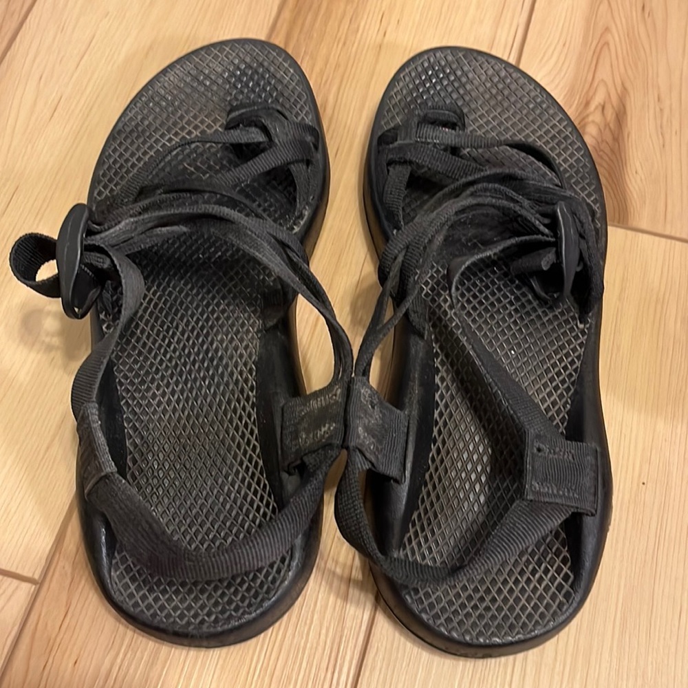 Chaco double strap sandal black in size 9